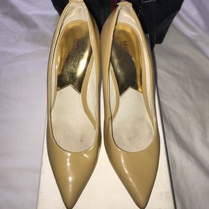 Michael Kors Nude Pumps